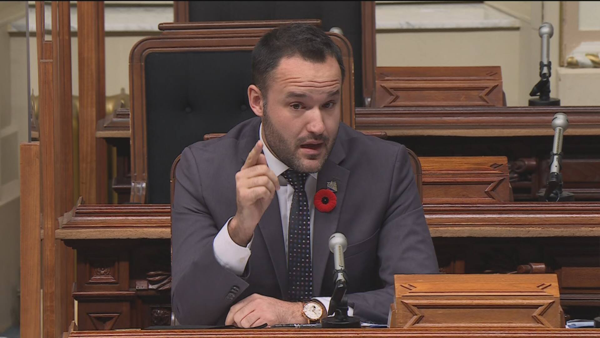 Garderies: Le ministre Lacombe piqu&eacute; au vif par l'opposition