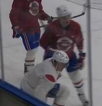 Petit accrochage entre Laine et Slafkovsky