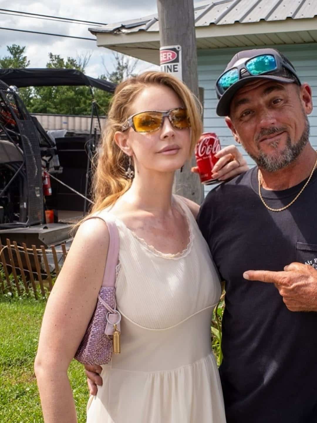 Lana Del Rey partage son quotidien dans les bayous