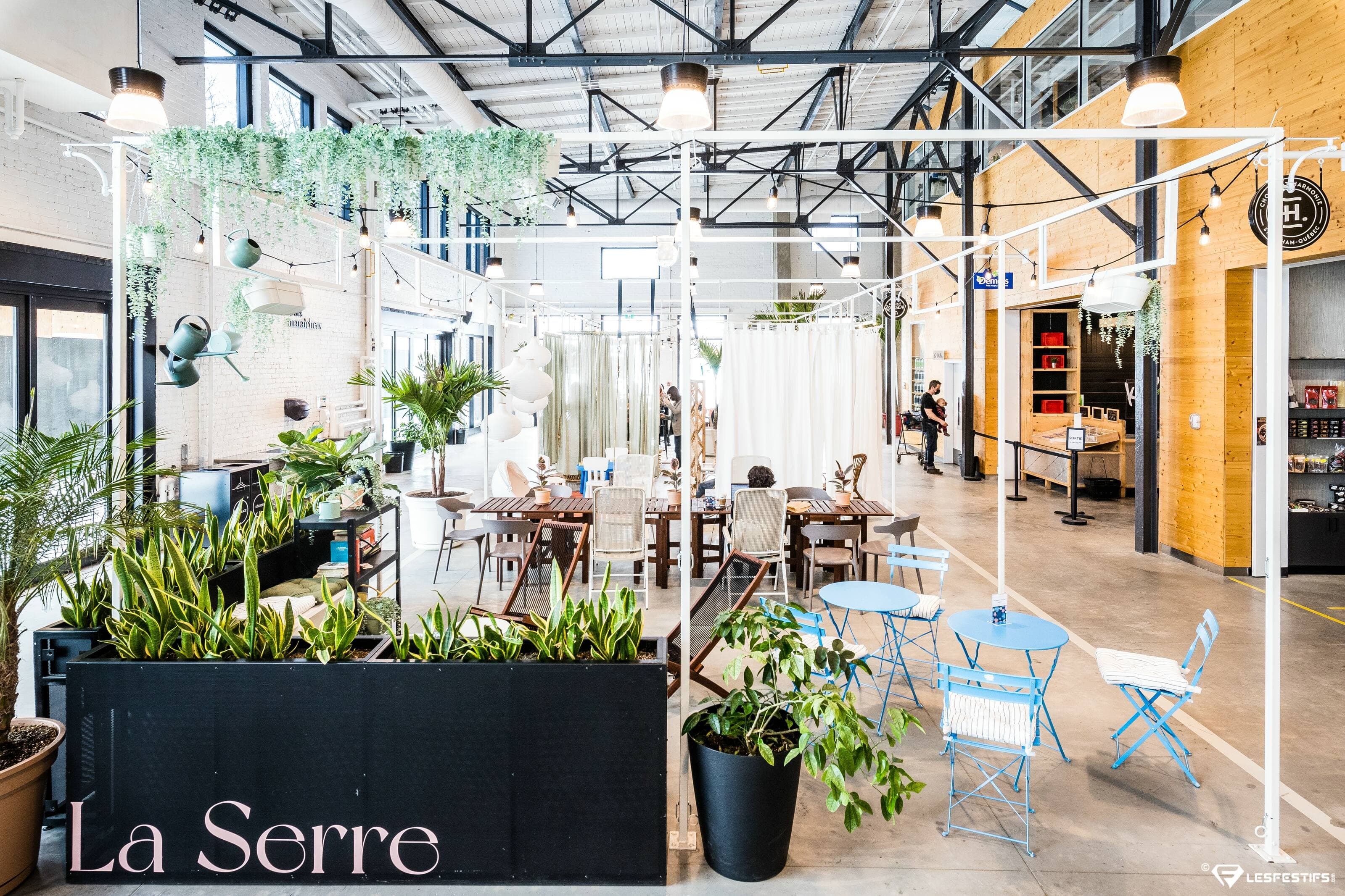 Une place éphémère décorée par Pézie Beaudin