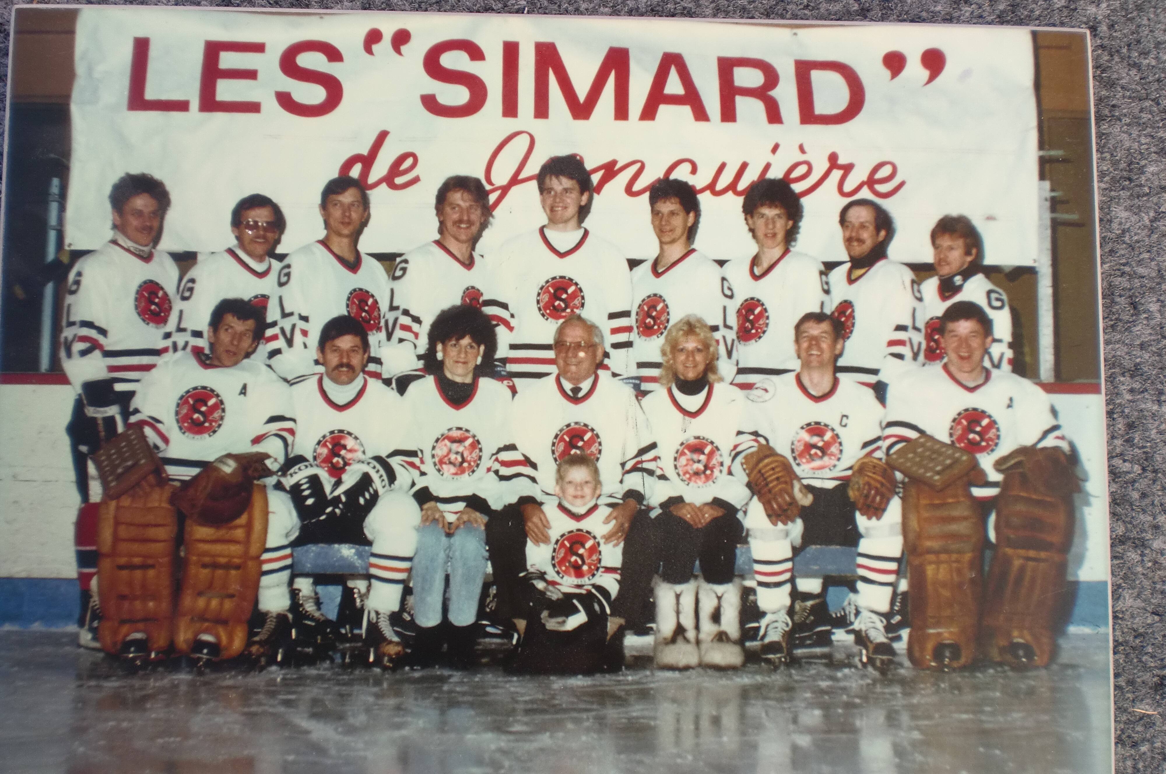 L&rsquo;histoire m&eacute;connue des 13 fr&egrave;res dans la m&ecirc;me &eacute;quipe de hockey!