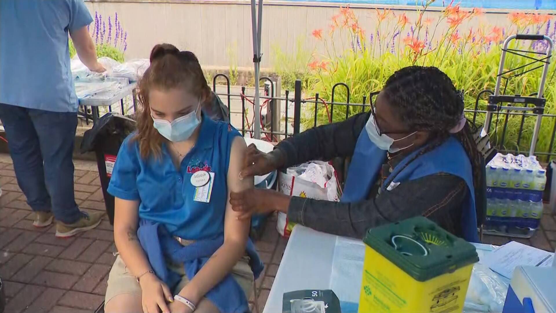 La vaccination à La Ronde se poursuit jusqu'à samedi TVA Nouvelles