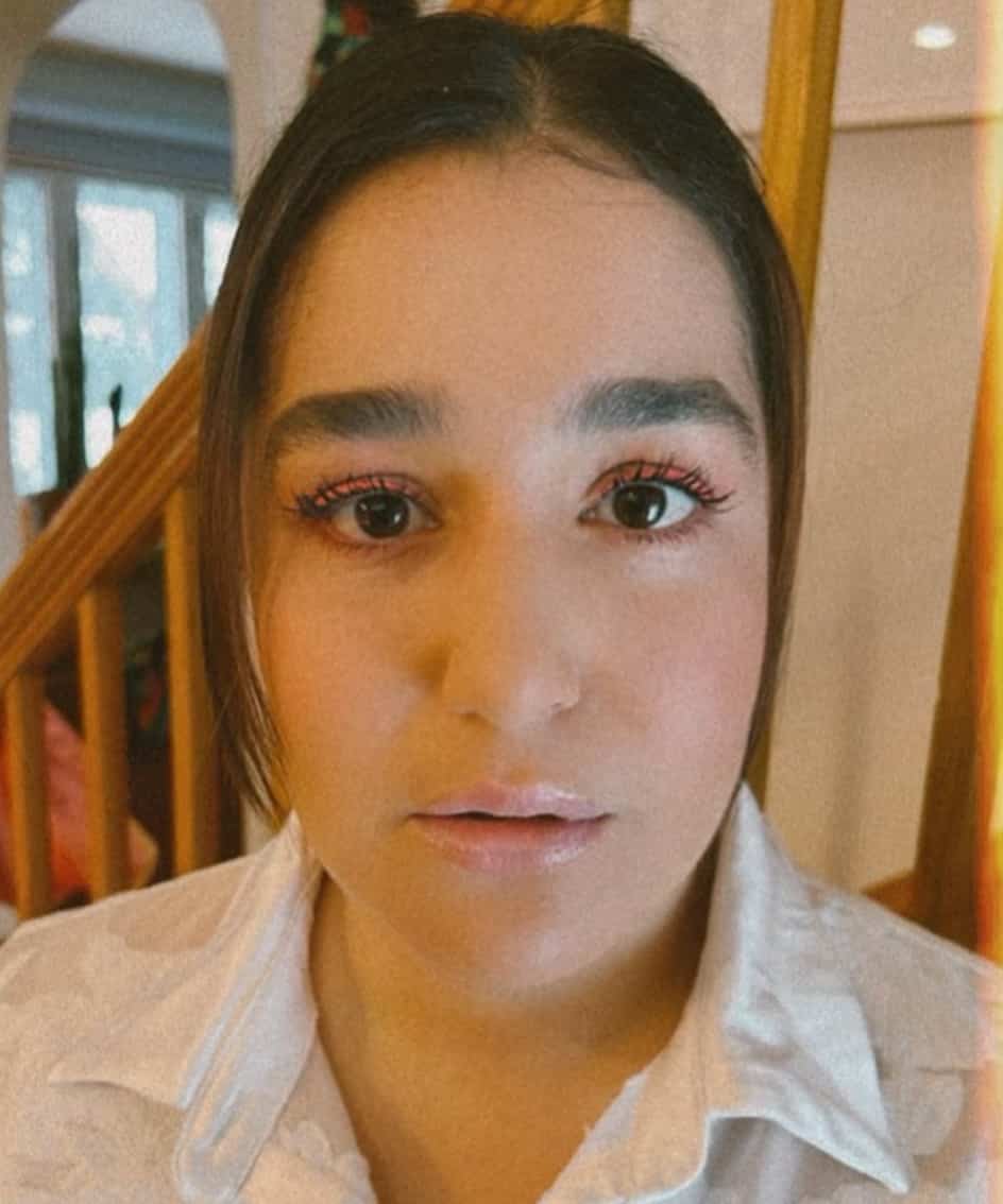 Elle épate avec cinq looks extravagants