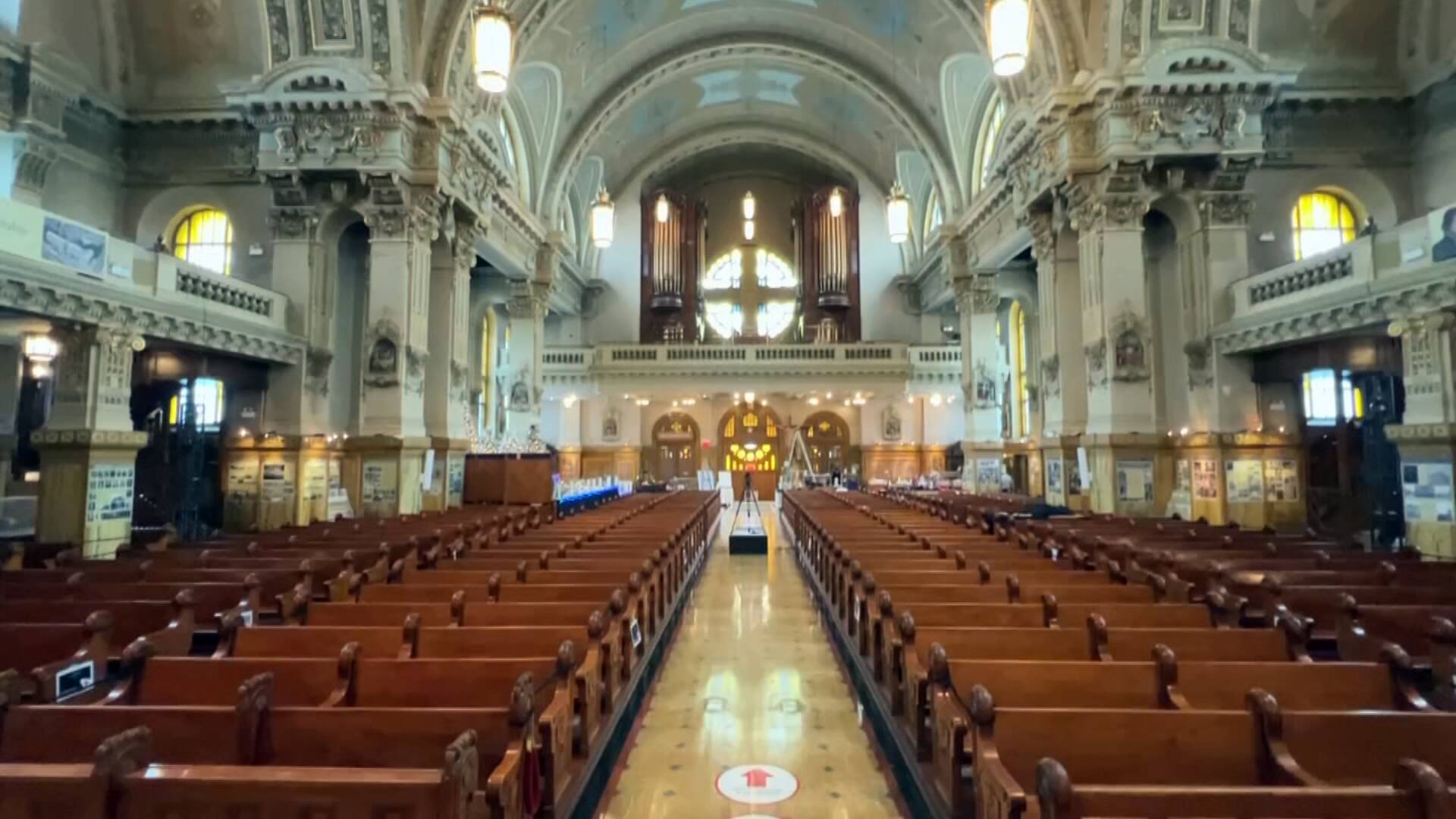 Revenus en baisse dans nos &eacute;glises: quand le cur&eacute; accepte une diminution de salaire...