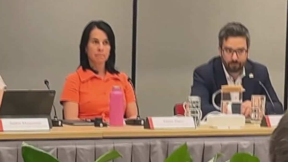 «Israël bombarde, Valérie fournit les armes!»: la mairesse de Montréal évacuée lors d’un conseil d’arrondissement