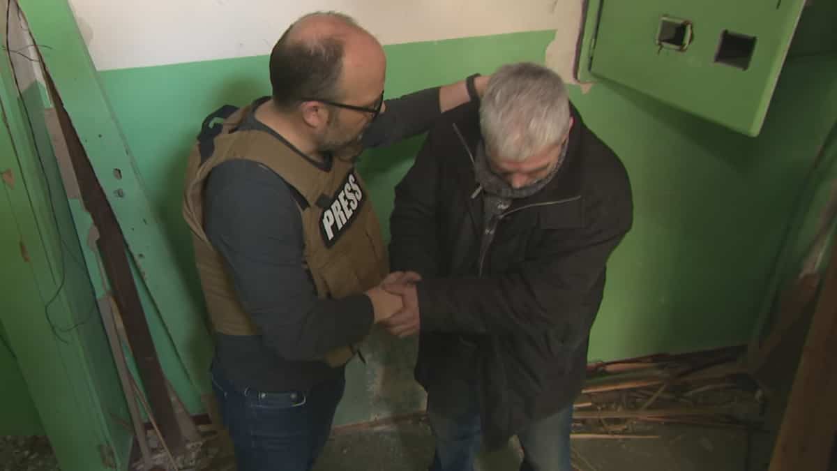 Son ami tiré dans les genoux par les Russes