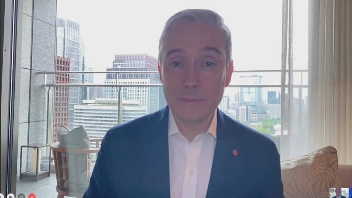 Panne de Rogers : «une cyberattaque n’est pas à exclure», dit le ministre Champagne