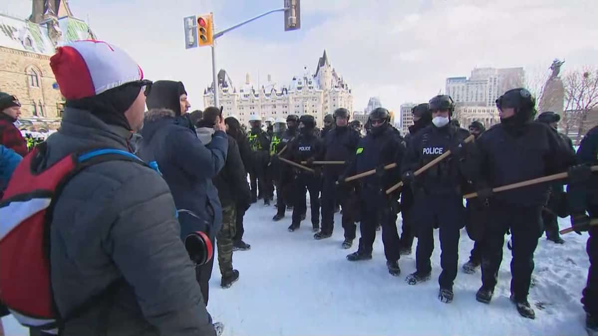 EN DIRECT | La tension monte à Ottawa, la police durcit le ton