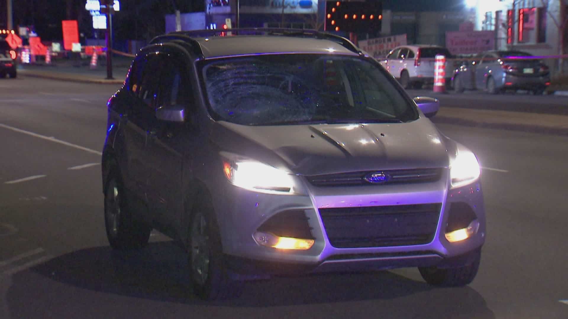EN IMAGES | Happé par un véhicule, un piéton gravement blessé à Montréal-Nord