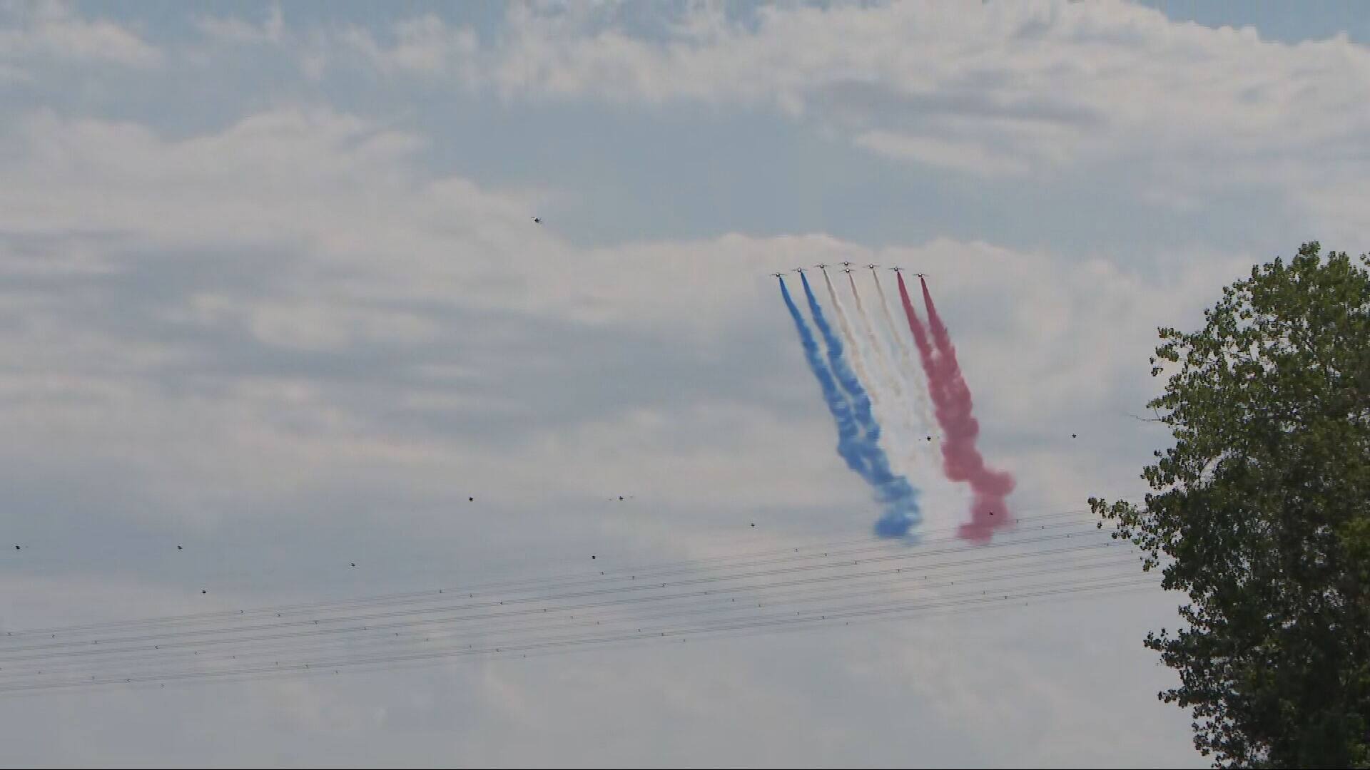 La Patrouille de France s'offre un passage éclair dans le ciel ...