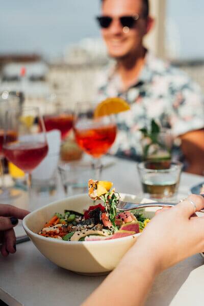 MTL À TABLE 5 tables d’hôte abordables sur 5 terrasses 24 heures