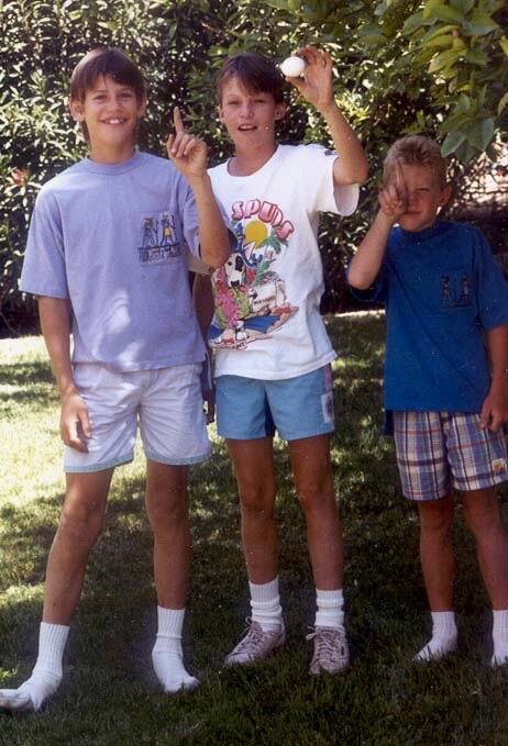 Jason Maas, quien es el entrenador en jefe de Montreal Alouettes, y Jake Thrower han sido amigos desde su infancia en Arizona. Derecha: Judd Thrower, el hermano pequeño de Jake.