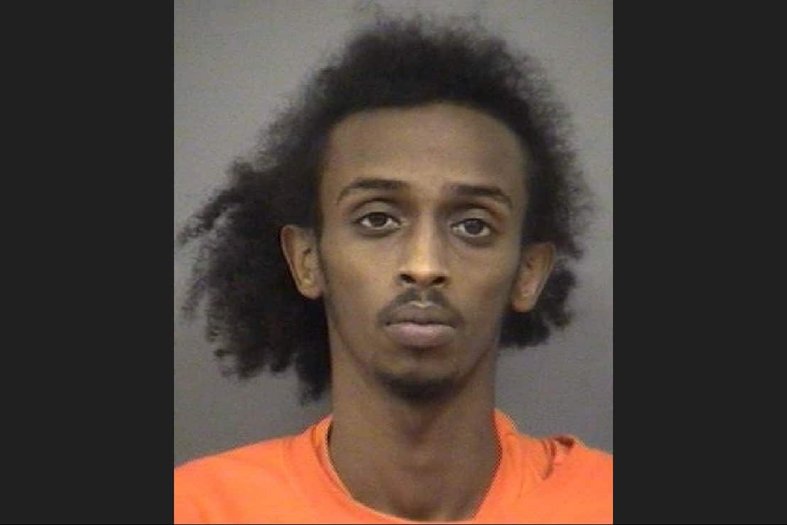 Mahad Farrah est accusé des meurtres de Jade Racette-Beaulieu et de sa grand-mère Huguette Maranda-Racette.