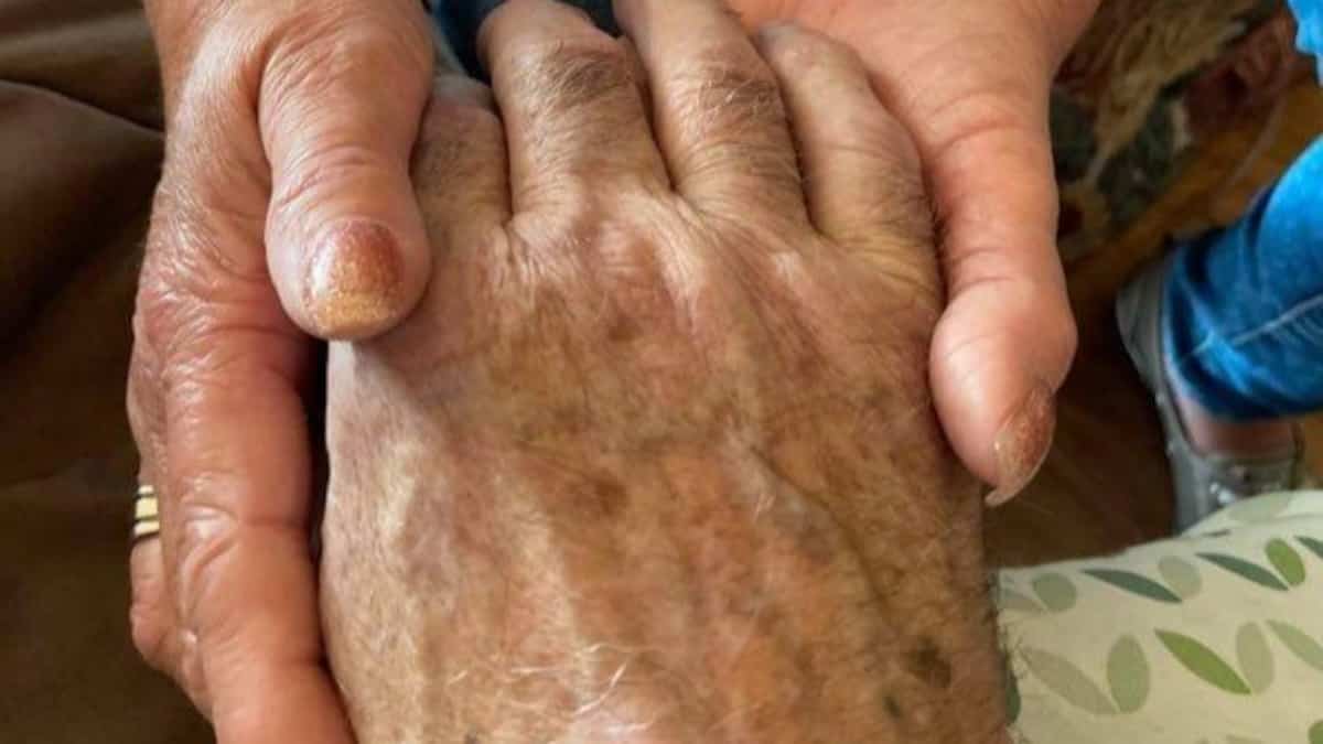 Mon beau-père nous a quittés dans le confort de son salon