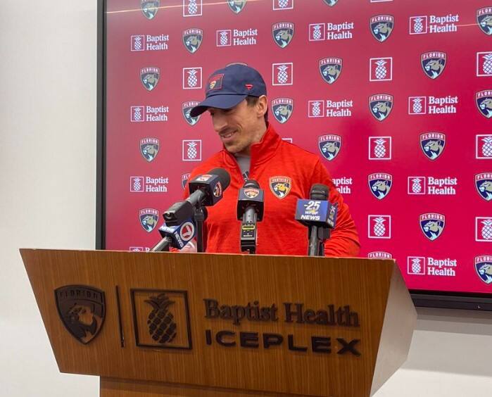 Marchand se d&eacute;voile aux m&eacute;dias sous ses nouvelles couleurs