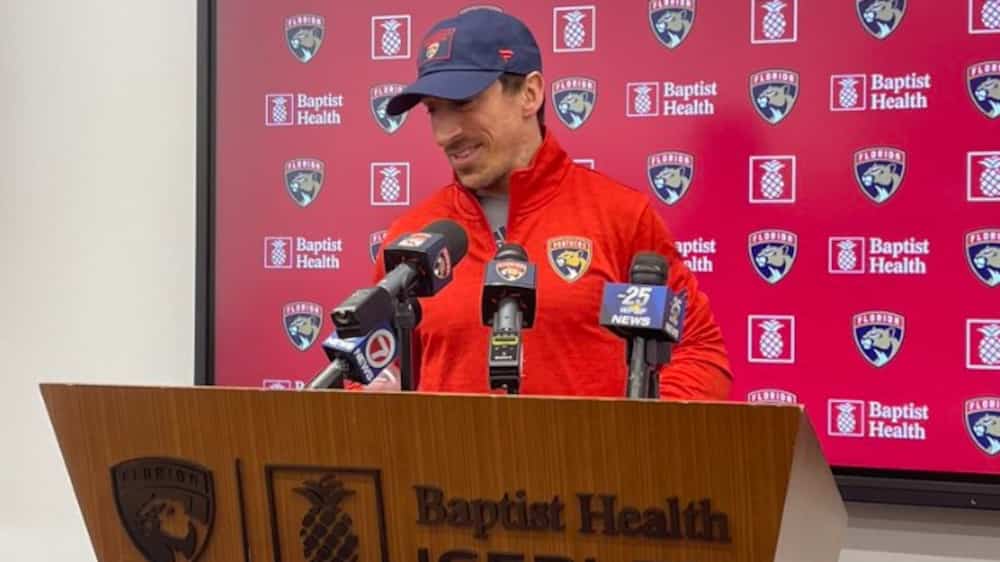 Marchand se dévoile aux médias sous ses nouvelles couleurs