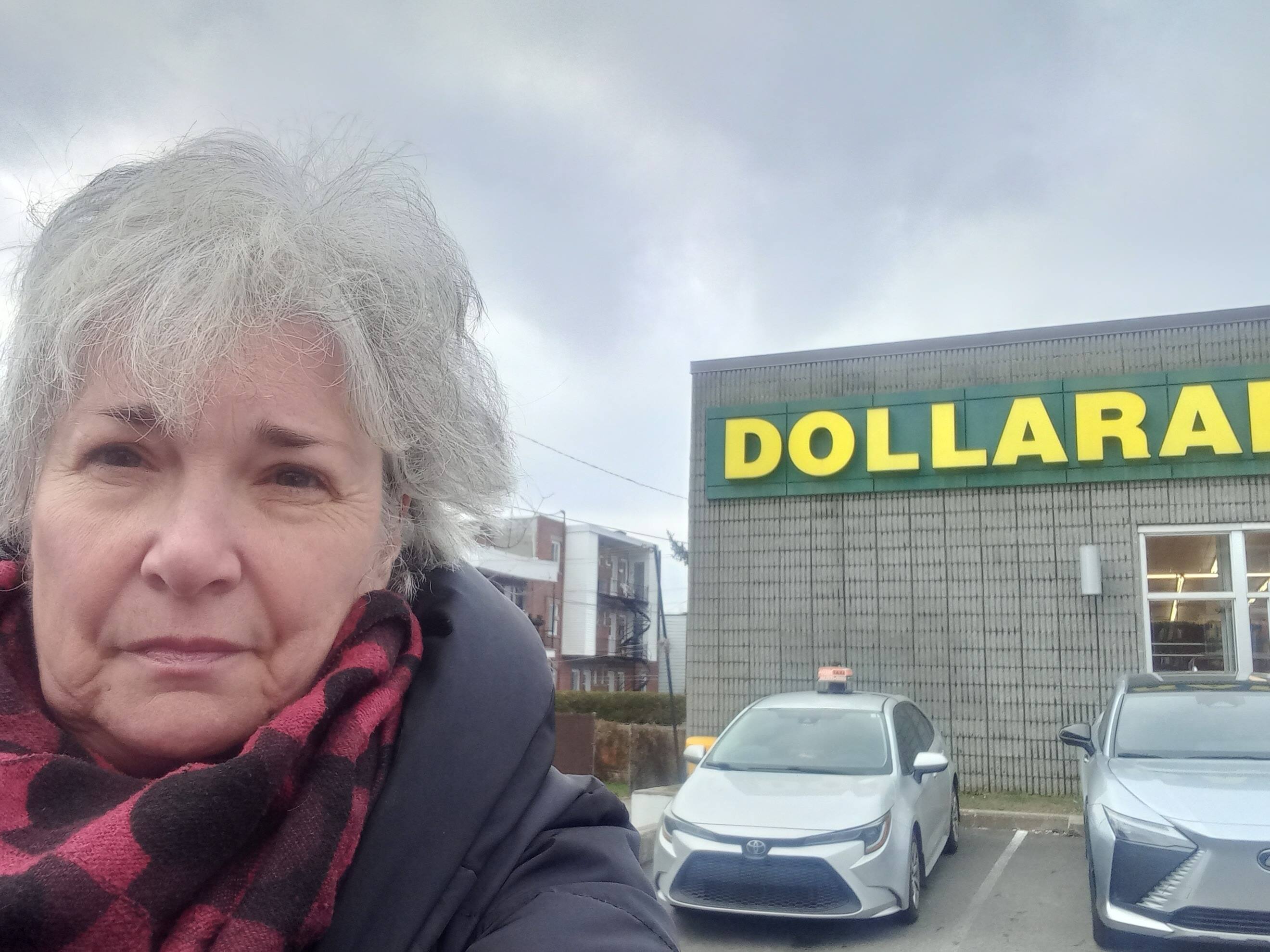 Entrep&ocirc;ts d&rsquo;Amazon et de Dollarama: de la main-d&rsquo;&oelig;uvre &laquo;jetable&raquo;, d&eacute;plore un rapport