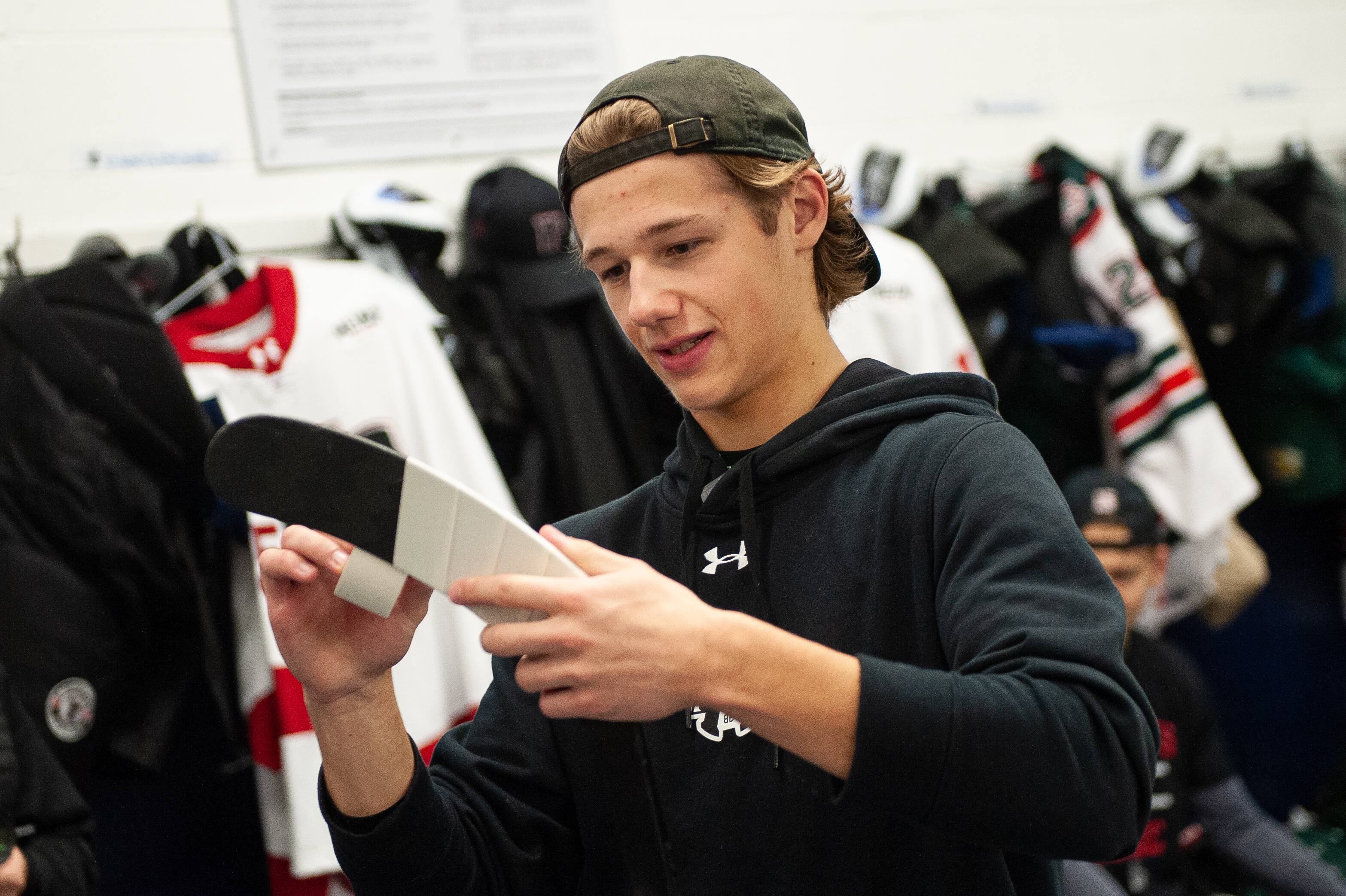 Consid&eacute;r&eacute;s comme trop petits: des recruteurs de la LNH &laquo;n&rsquo;ont m&ecirc;me pas le droit&raquo; de regarder les d&eacute;fenseurs de moins de 6 pi, 2 po