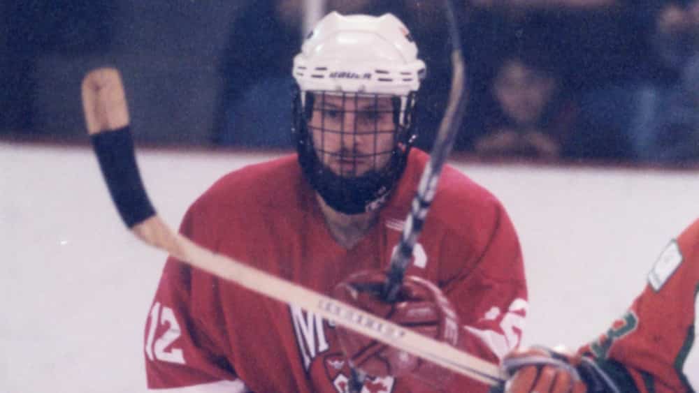 Pendant son séjour à McGill, Mathieu Darche a failli abandonner le hockey pour se concentrer sur le football