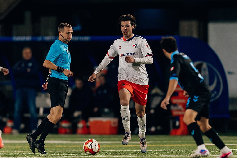 Le défenseur du FC Supra du Québec Matisse Chrétien durant le match du vendredi 24 avril face aux Wanderers de Halifax, au CEPSUM.
