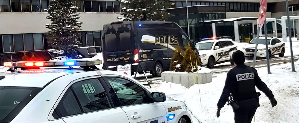 Possibles coups de feu à l’UQAC: les élèves sont confinés dans leur classe
