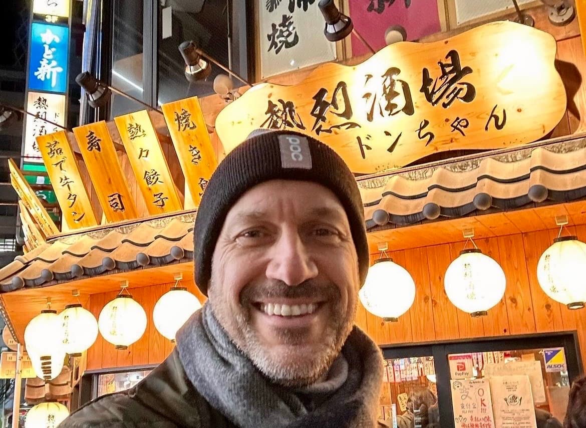 Il partage des photos d'un voyage de rêve