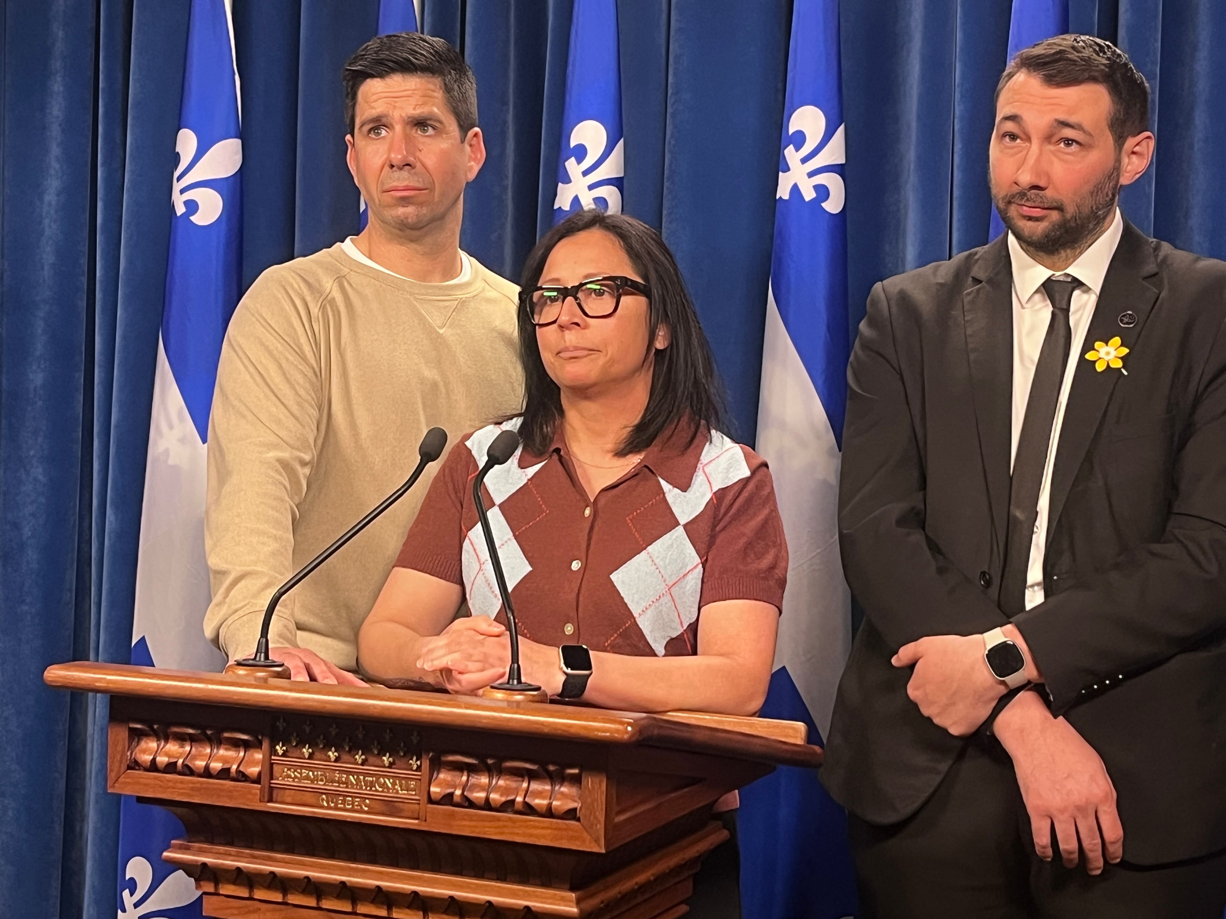 Les parents du jeune Zachary Miron, mort à 15 ans après avoir bu un «Red Bull», pressent Québec d’interdire la vente de boissons énergisantes aux mineurs