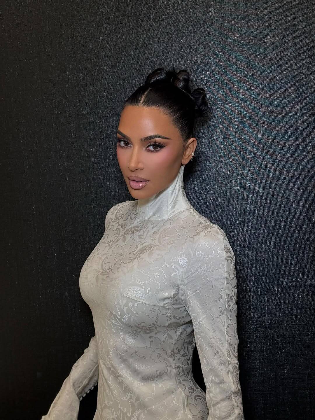 Kim Kardashian annonce la branche beauté de Skims