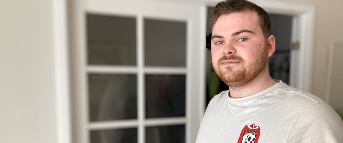 «Ça commence à coûter cher, la vie»: ce jeune de 20 ans préfère attendre avant de quitter le cocon familial