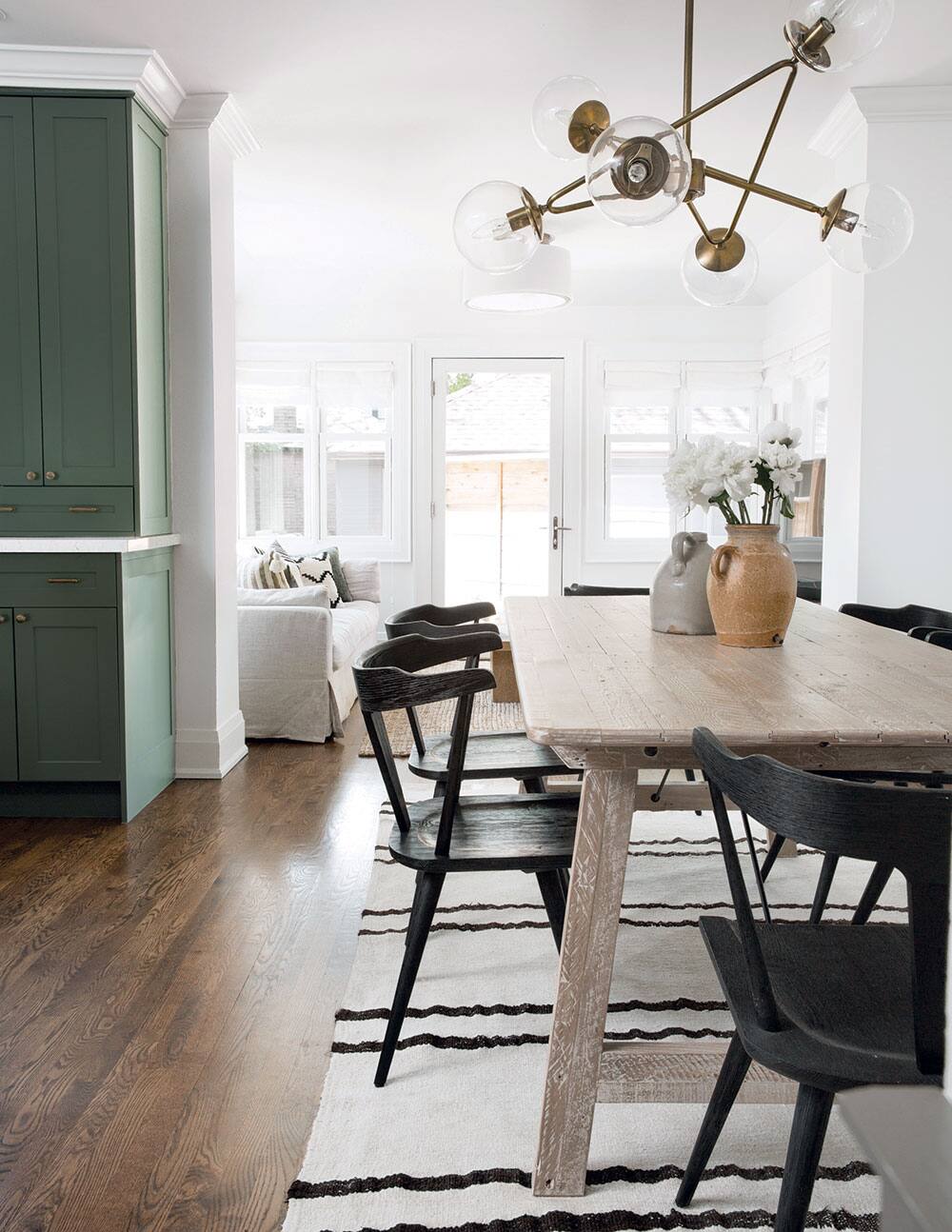 Wallpaper Une Maison Au Decor Neutre Qui Est Tout Sauf Monotone Salut Bonjour For iPhone Free