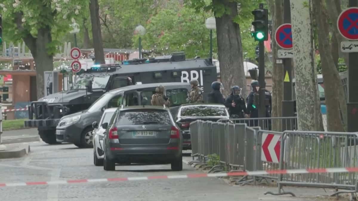 Consulat d'Iran à Paris: un homme interpellé muni d'«une ceinture explosive»