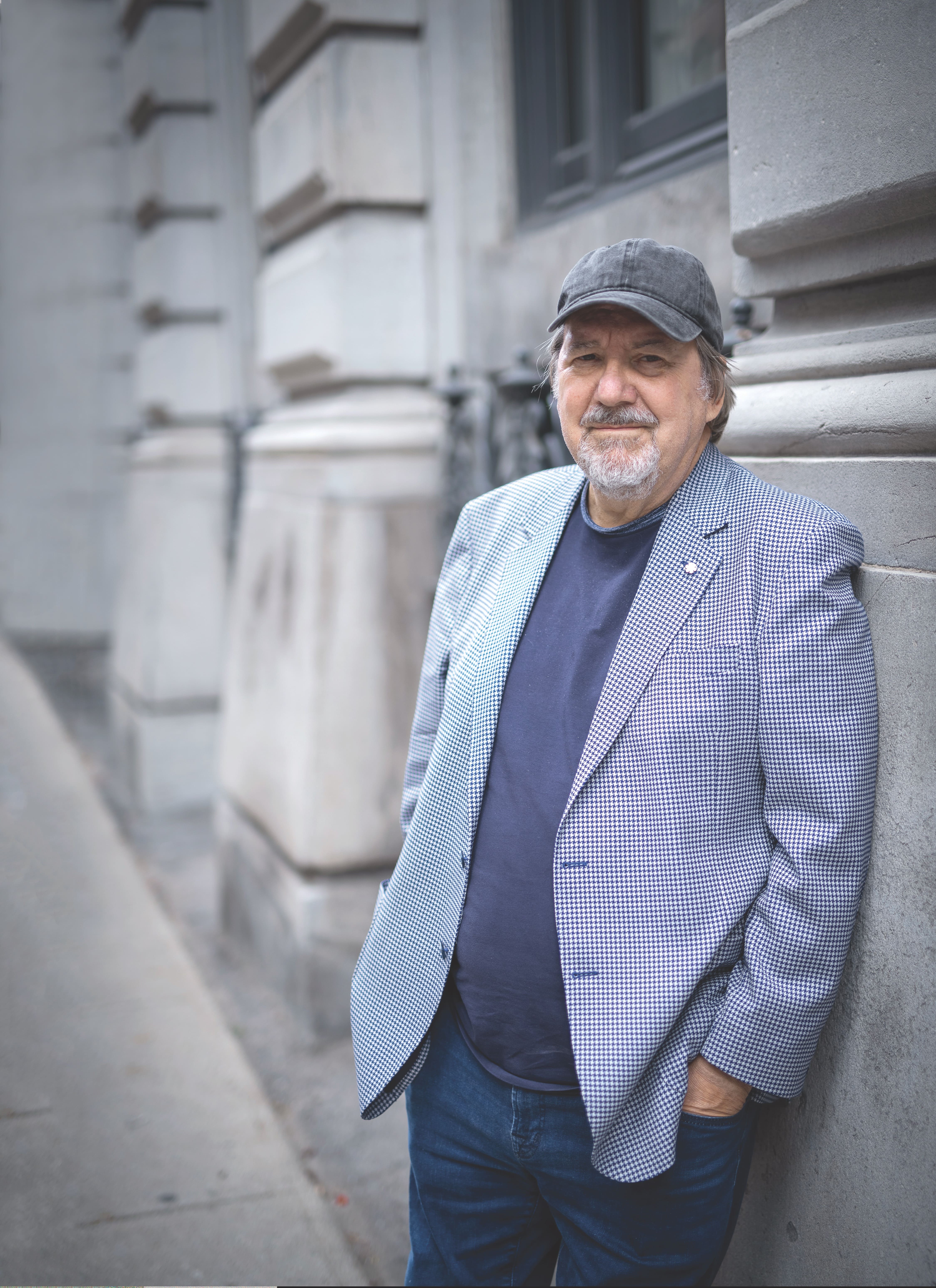 Il aborde la démence dont son père était atteint