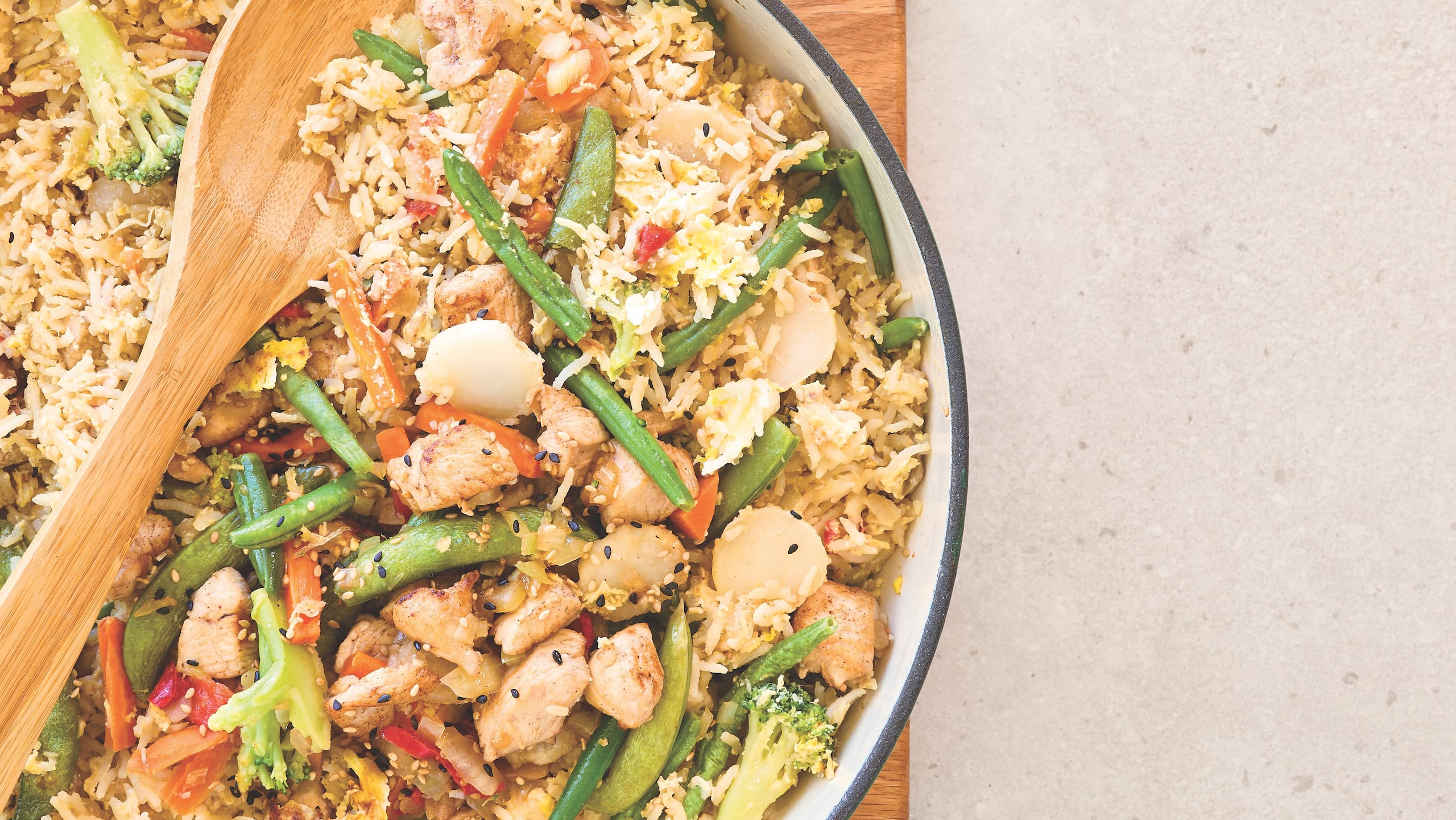 67 Riz Riz frit au poulet et sésame | Coup de pouce