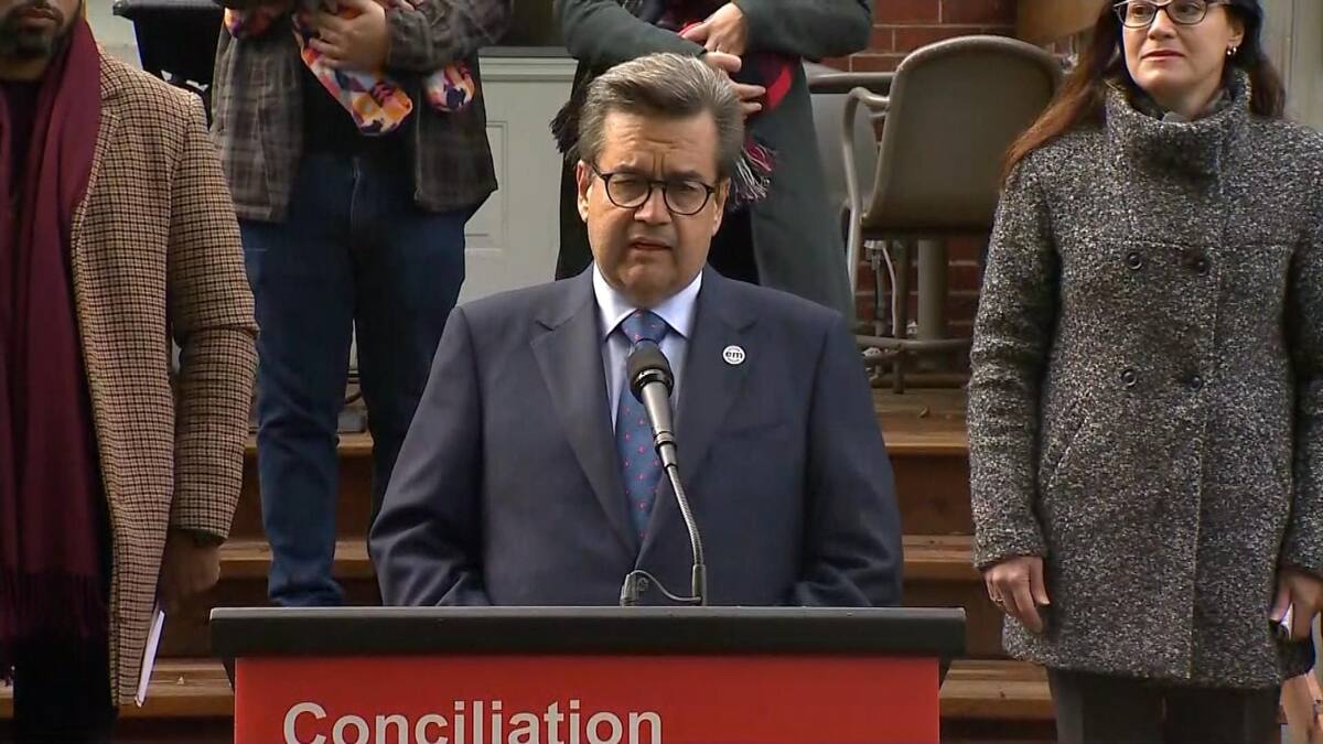 Matt Coderre Coderre promet 240 millions $ pour des projets de centre sportif | TVA ...