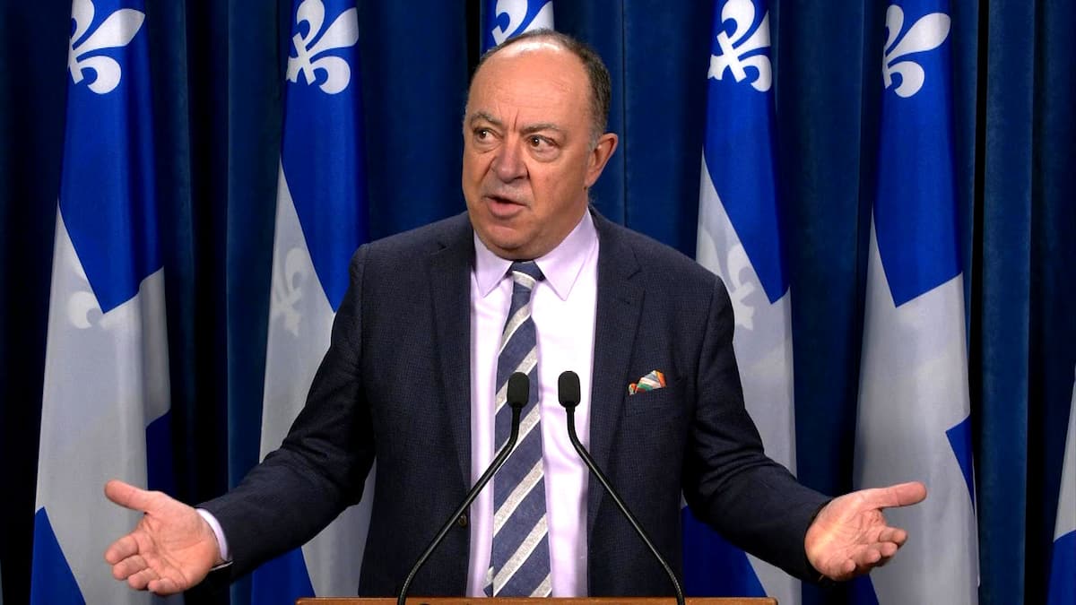 «Les gens doivent apprendre à vivre avec le virus» - Christian Dubé