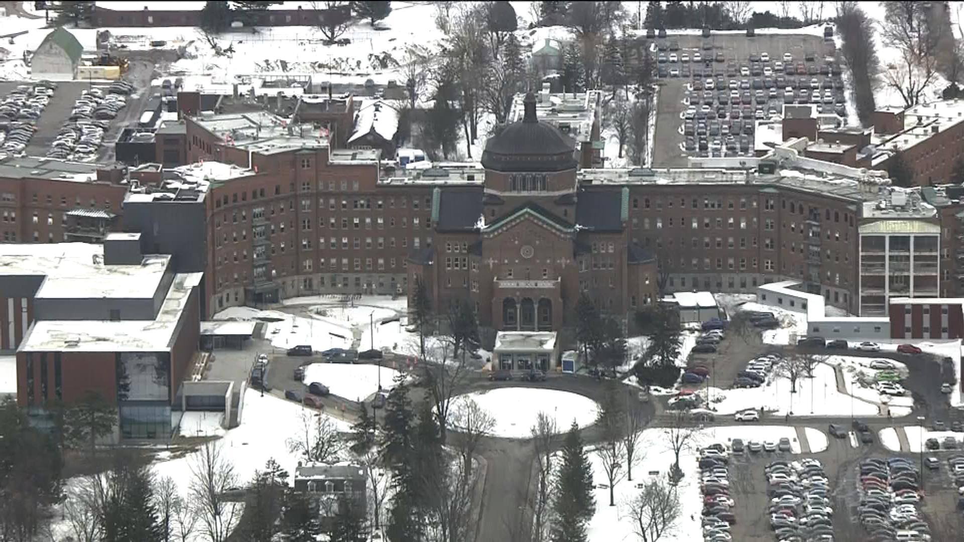 Un d&eacute;tenu vole le v&eacute;hicule d&rsquo;une infirmi&egrave;re et s&rsquo;&eacute;vade de l'H&ocirc;pital du Sacr&eacute;-C&oelig;ur