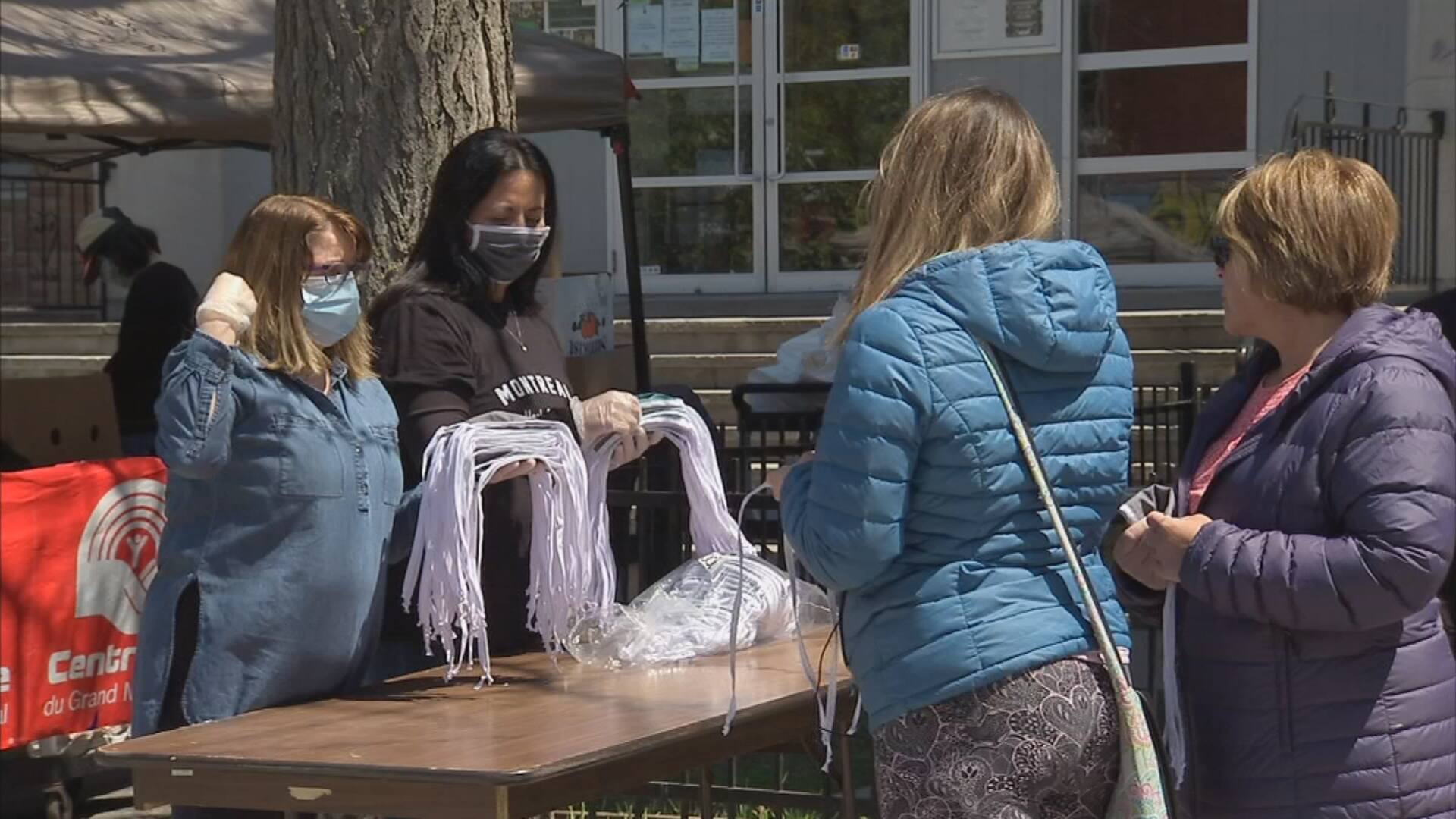 Québec donne 250 000 masques à Laval | TVA Nouvelles