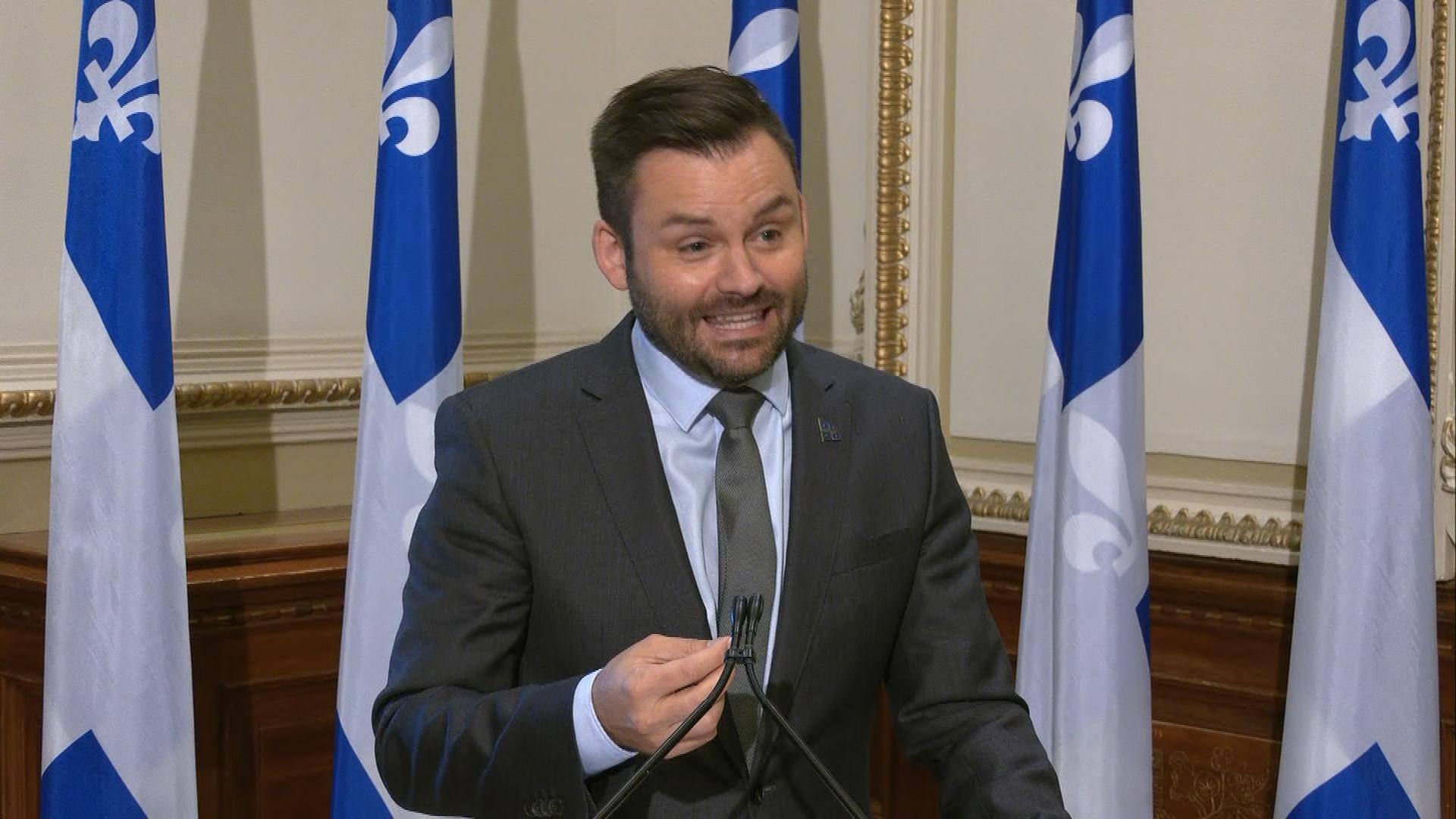 D&eacute;bat en anglais : Le PQ veut des excuses formelles du consortium