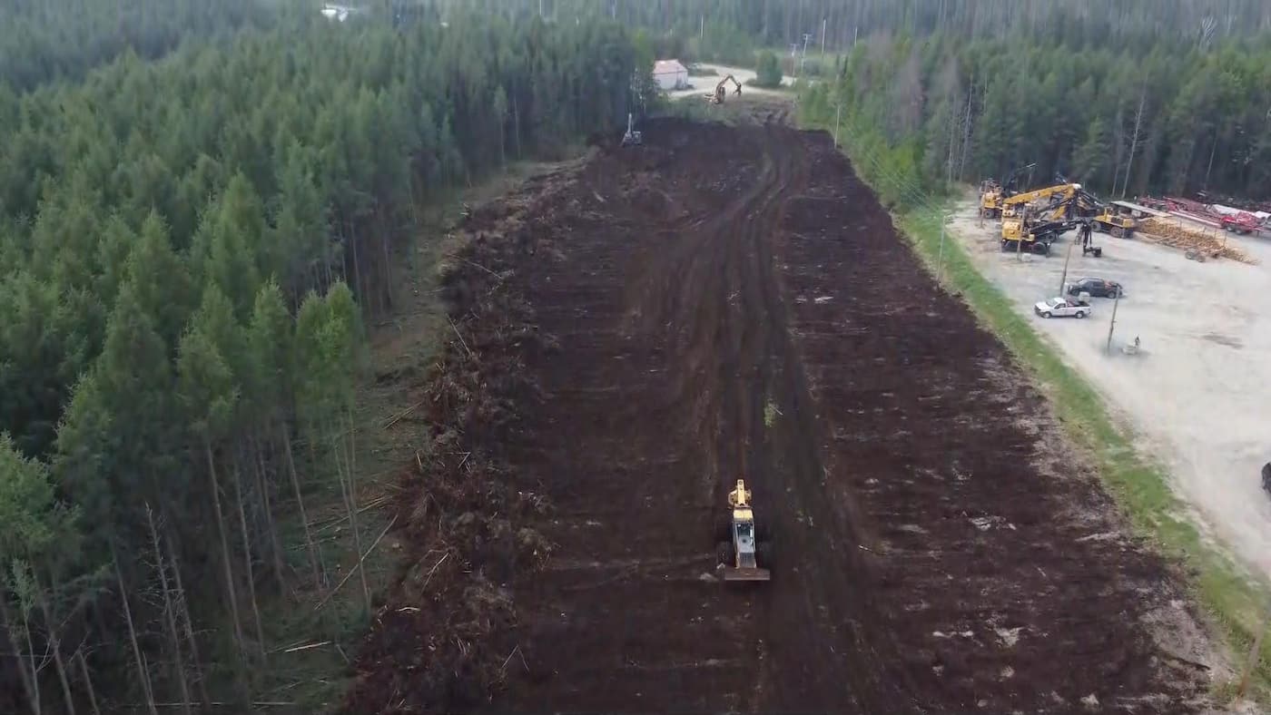 EN IMAGES | Gigantesque tranchée coupe-feu à Senneterre | JDM