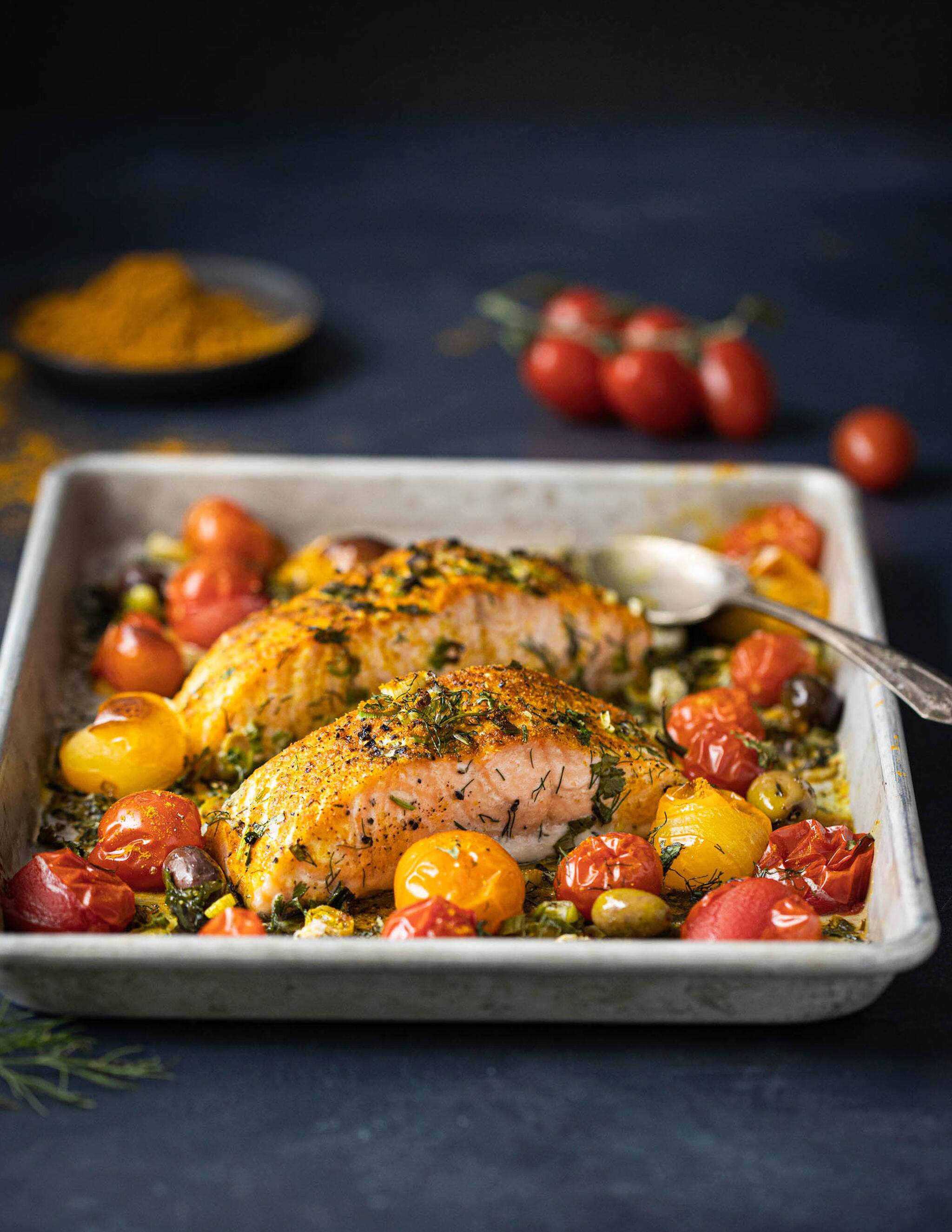 Saumon grillé tomates, aneth et oignons verts