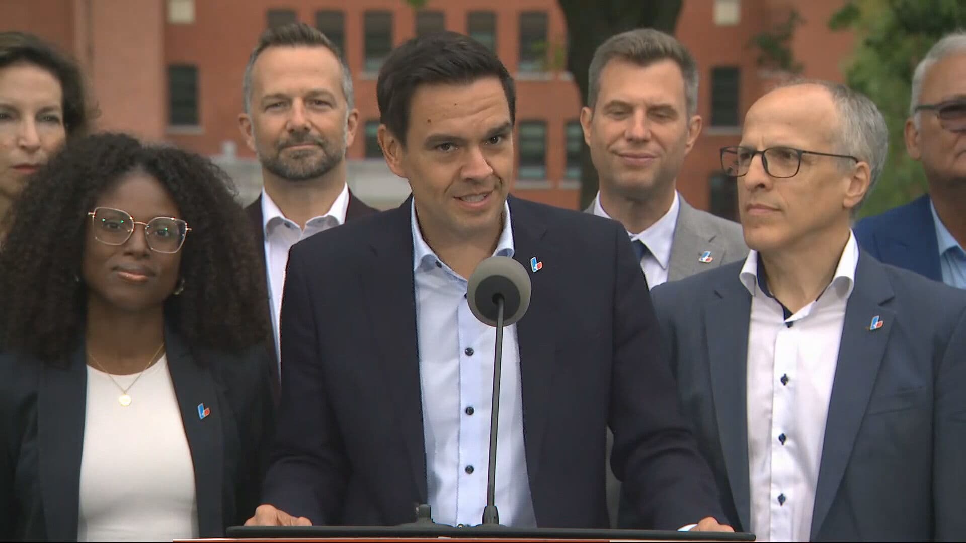 EN DIRECT | 13e journée de la campagne électorale: le PLQ veut ajouter 1000 ressources supplémentaires dans les écoles