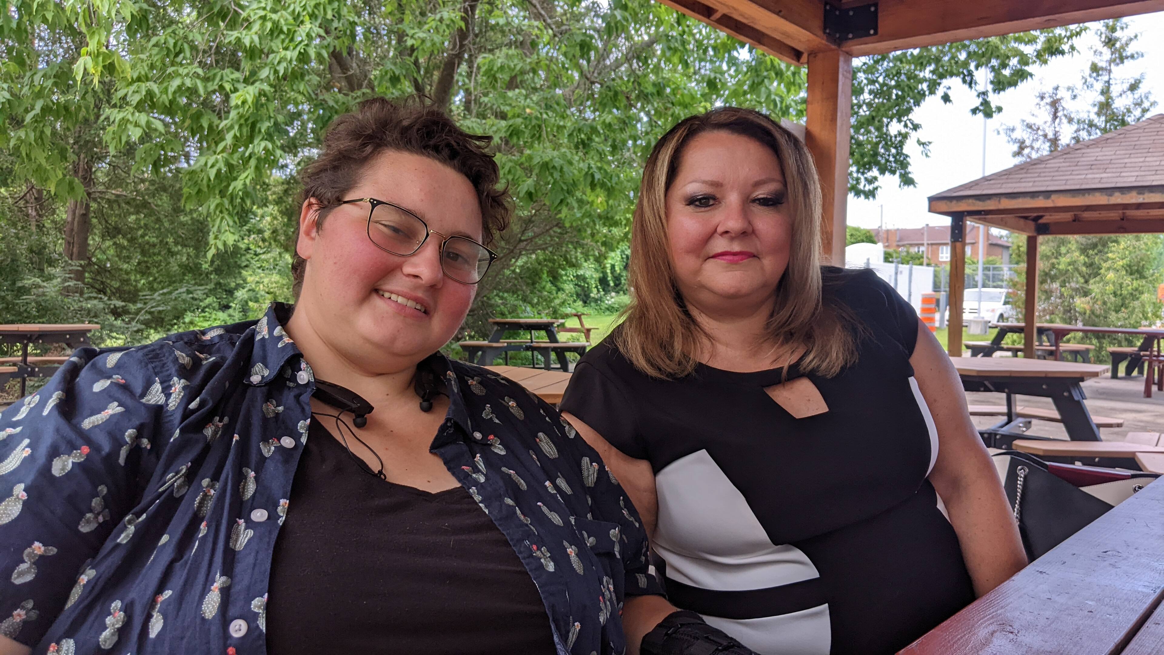 Au mauvais endroit au mauvais moment: une femme poignard&eacute;e sauvagement se confie