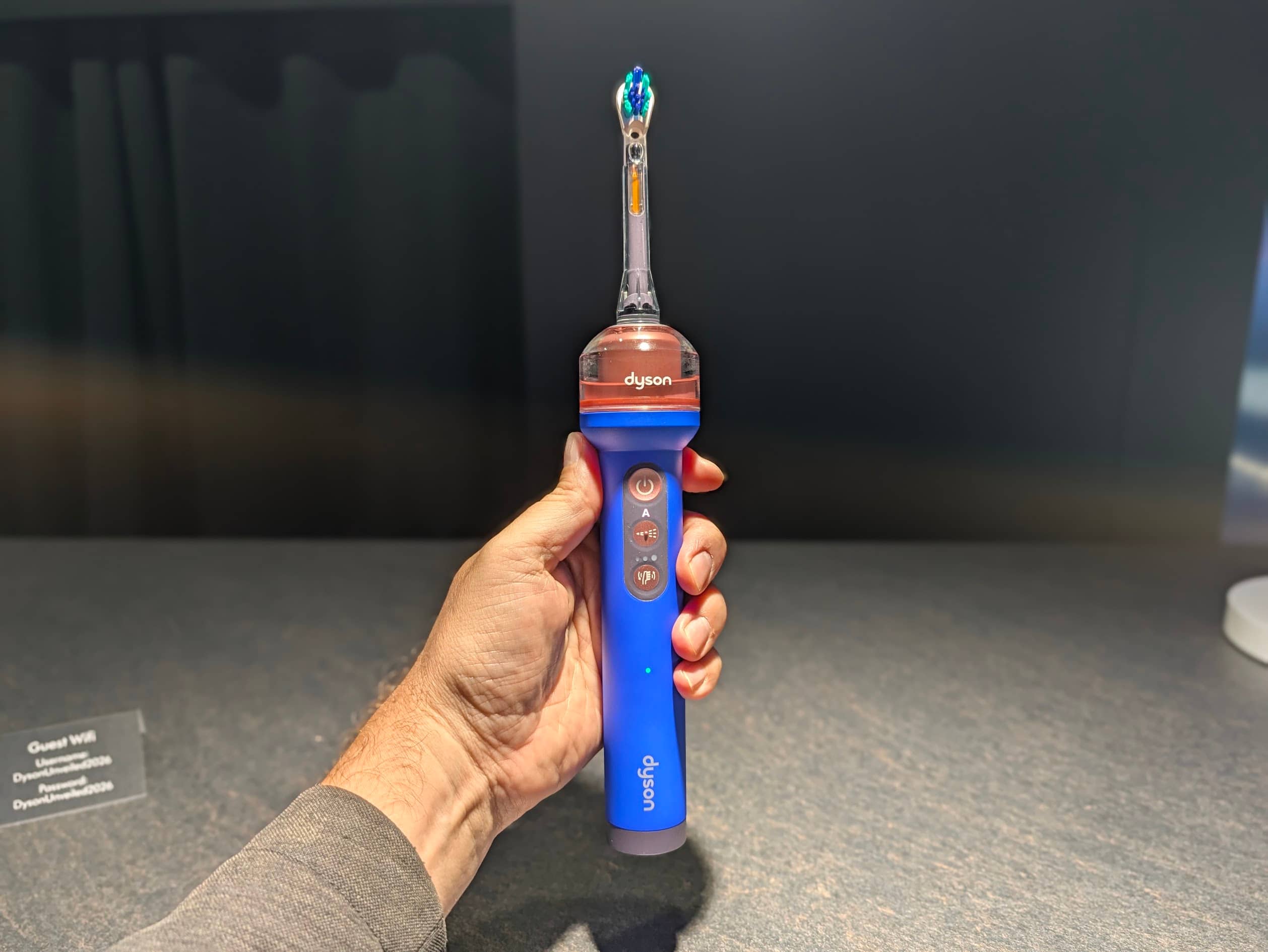Image principale de l'article La brosse à dents CameraJet de Dyson
