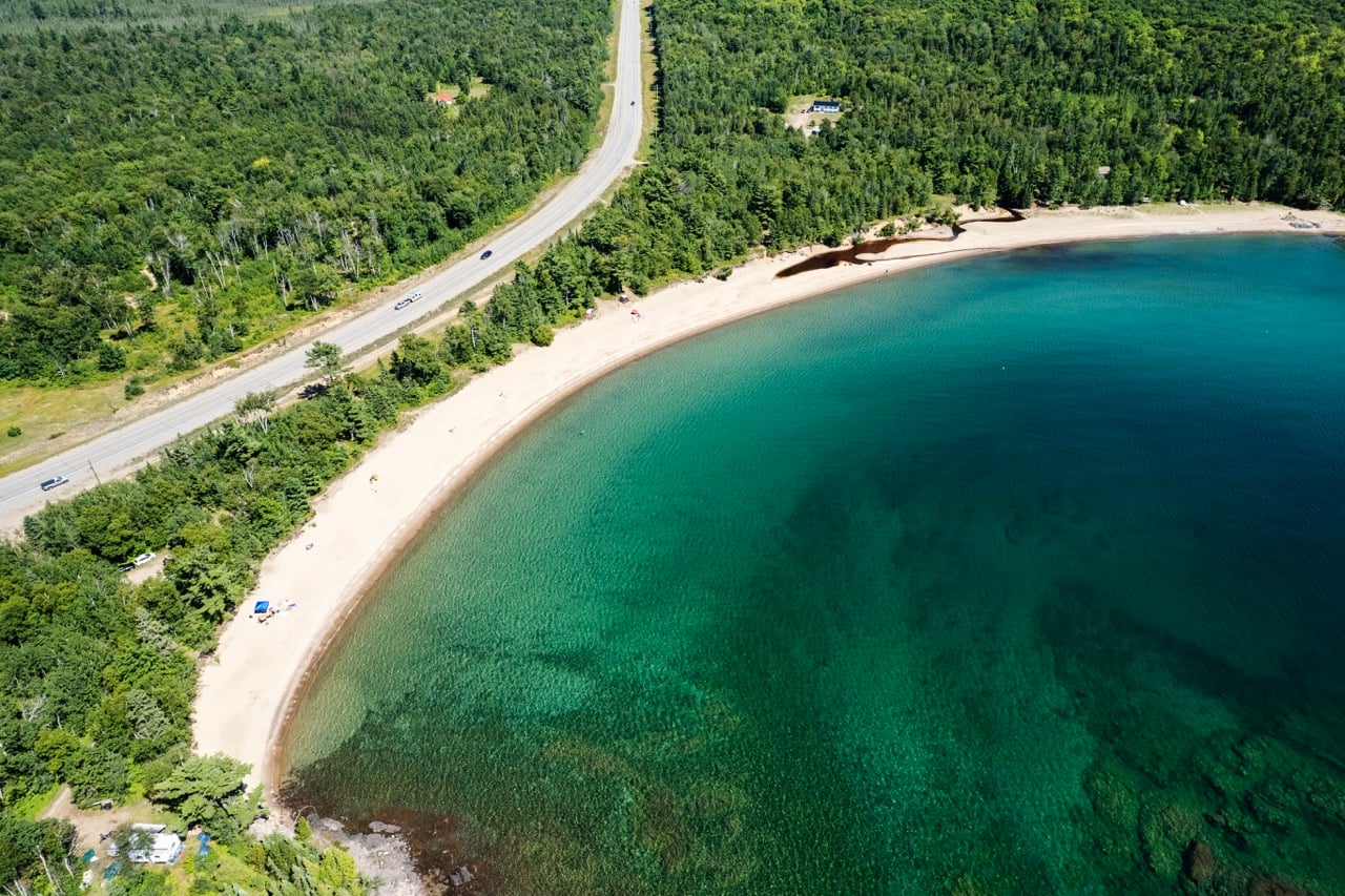 9 plages aux eaux turquoise à découvrir en Ontario