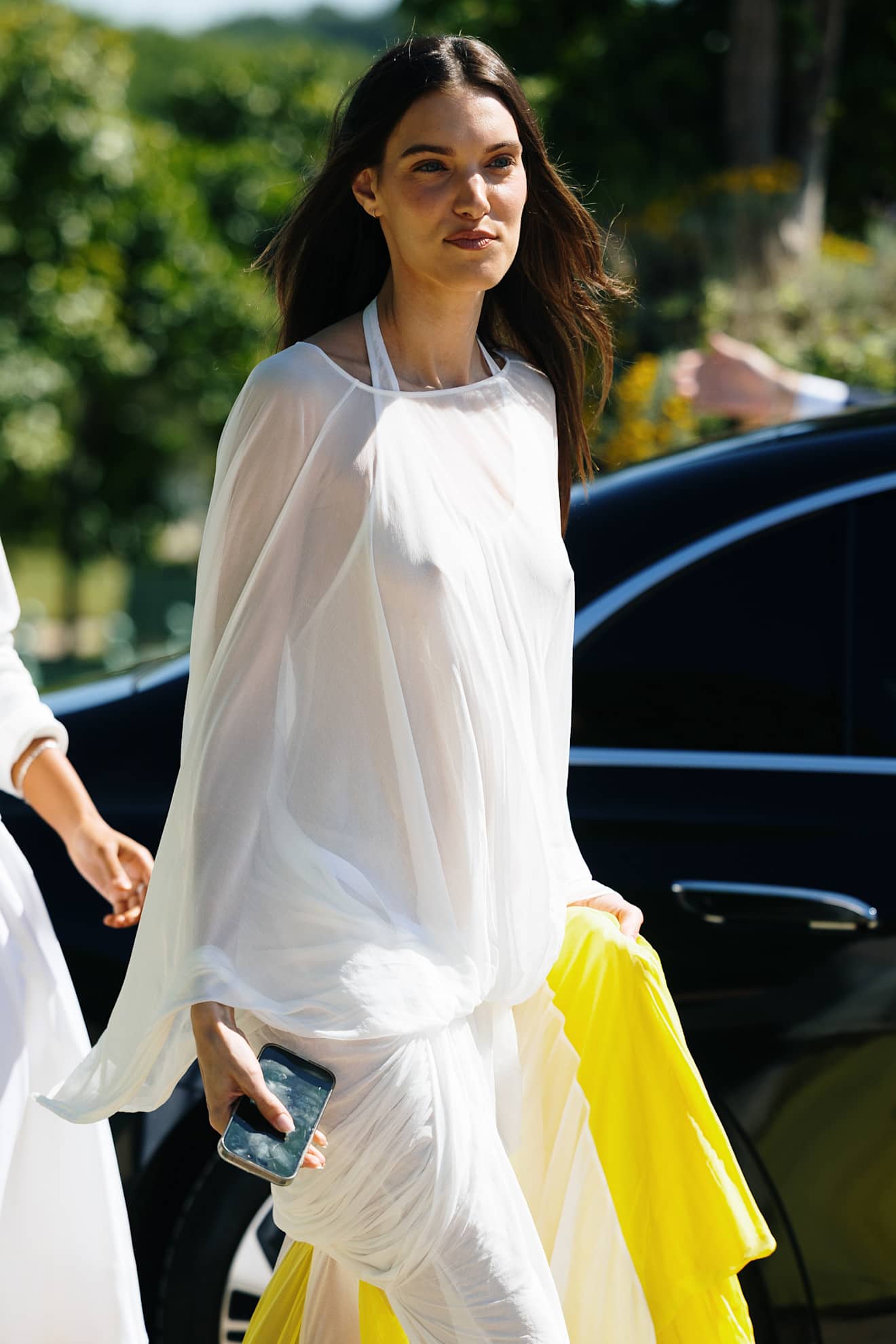 Le mamelon tel un accessoire mode incontournable