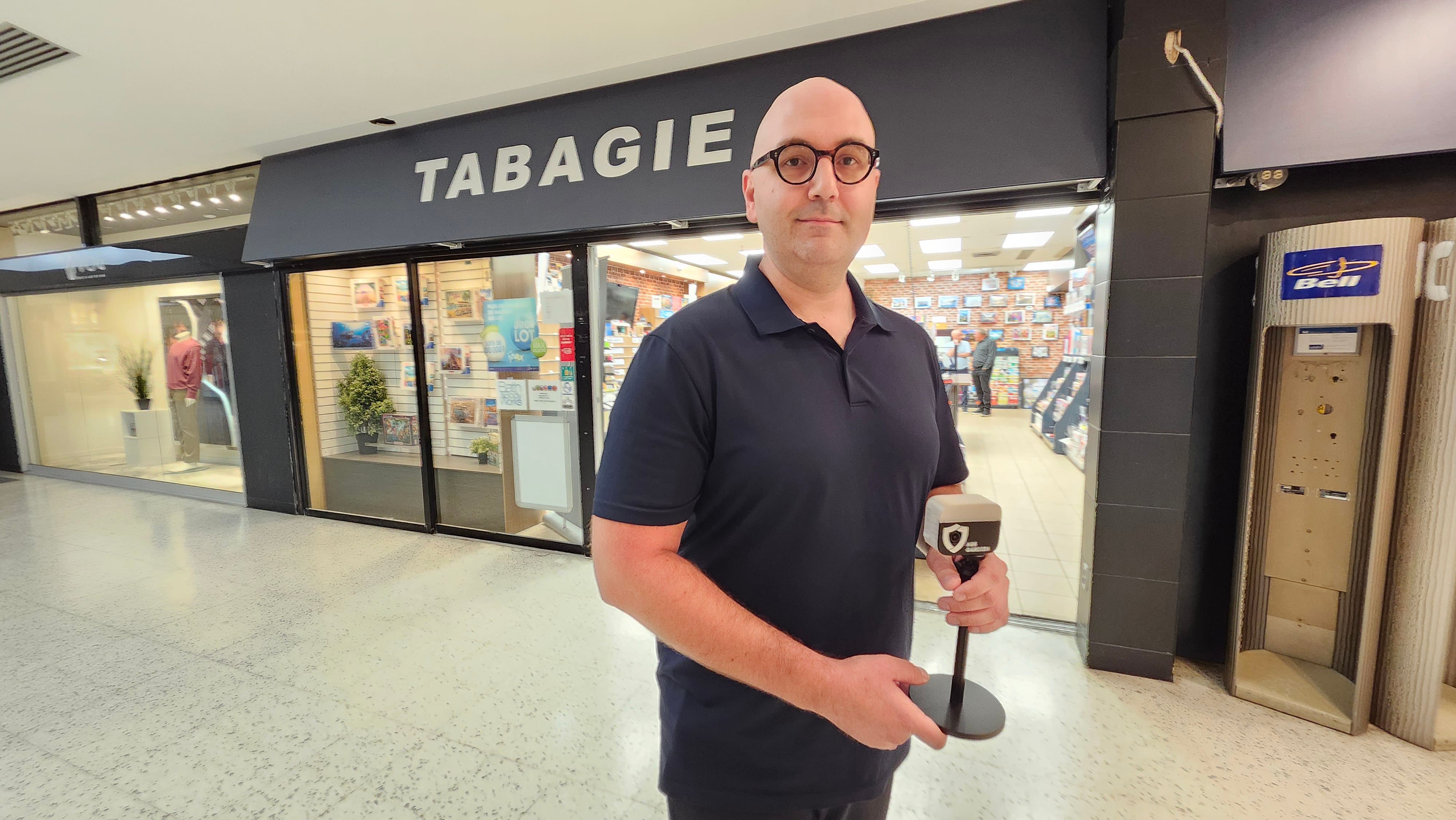 Il lance un nouvel appareil pour détecter les mineurs au dépanneur