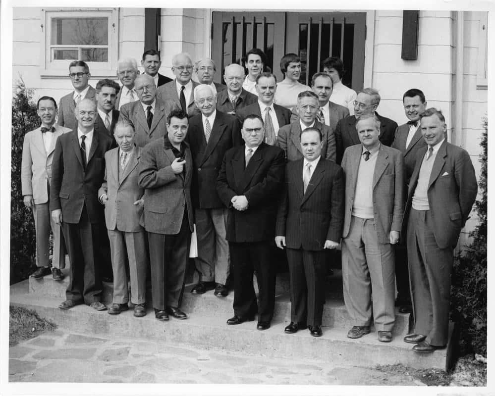 [PHOTOS] Les dangers de la course aux armes nucléaires discutés en 1958... à Lac-Beauport