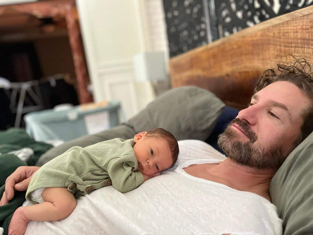 Il célèbre le premier anniversaire de son fils