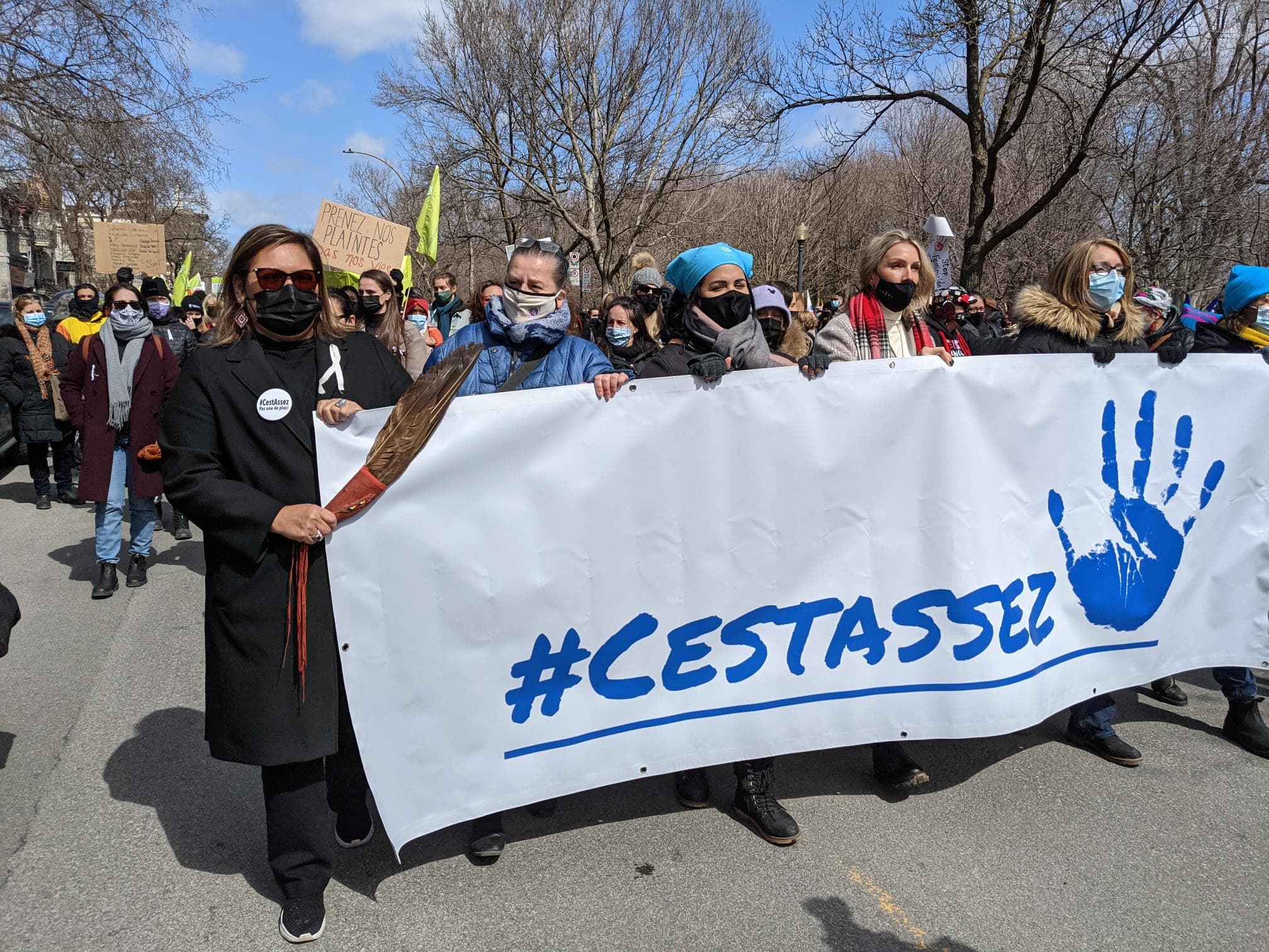 [EN IMAGES] Des milliers de personnes marchent contre la violence ...