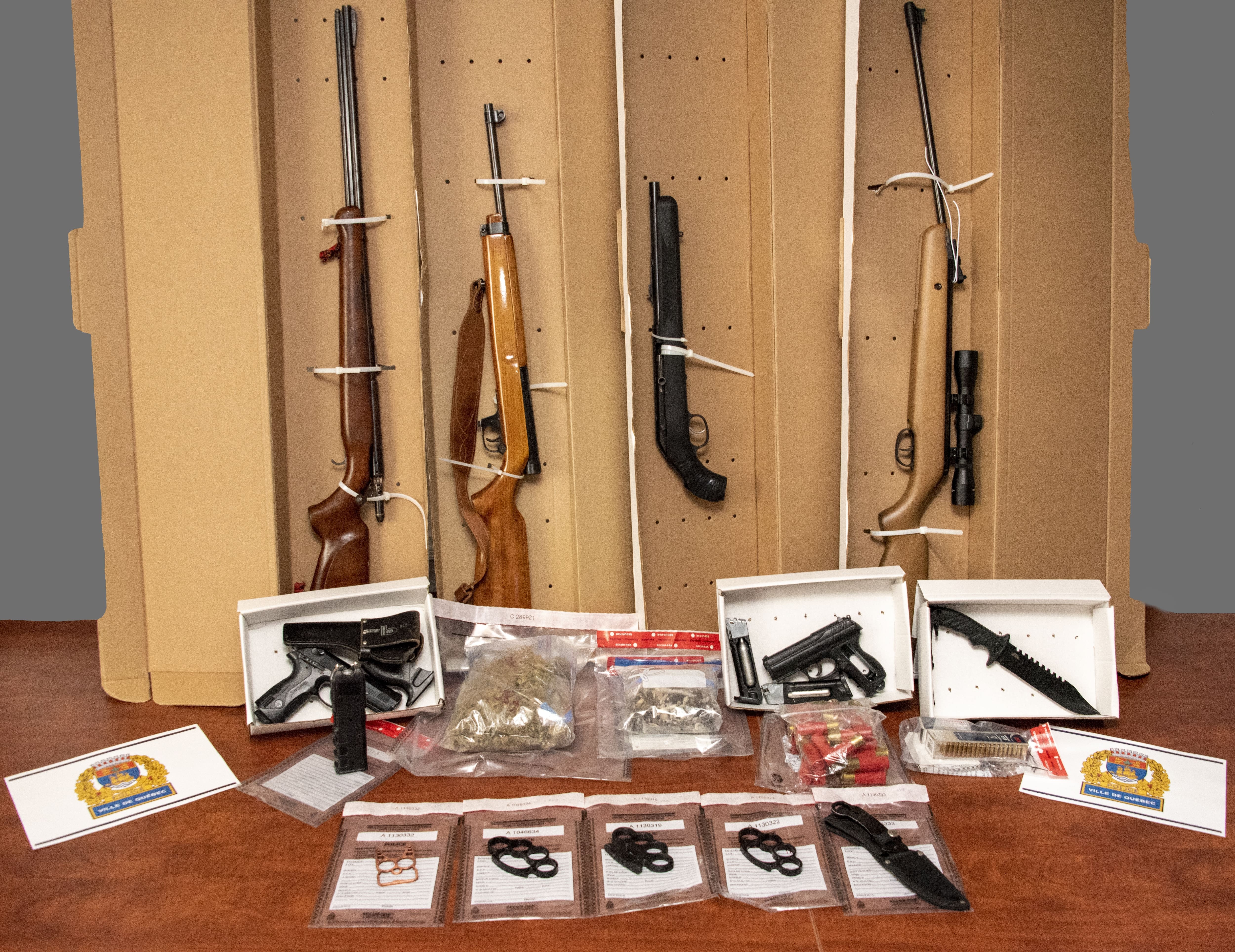 Impressionnante saisie d&rsquo;armes: deux hommes arr&ecirc;t&eacute;s &agrave; Qu&eacute;bec
